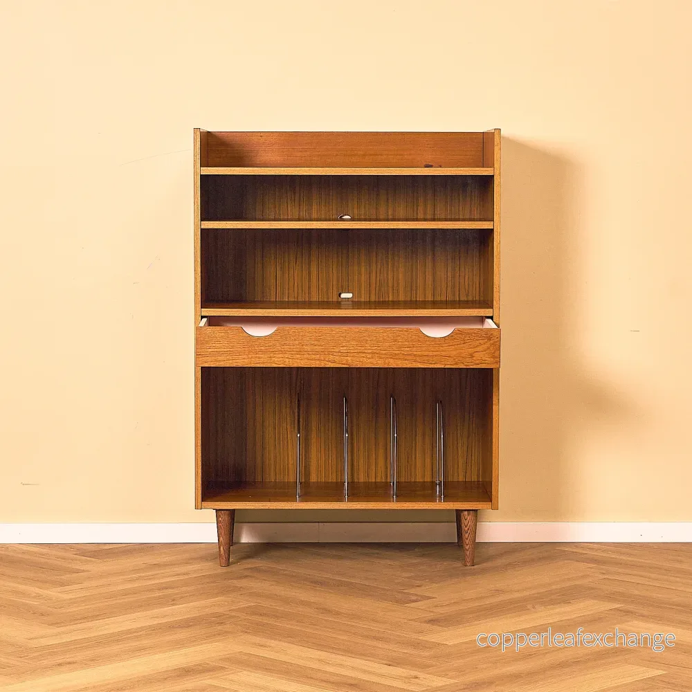 Svensk bokhylla med vinylhållare i teak - Bild 2