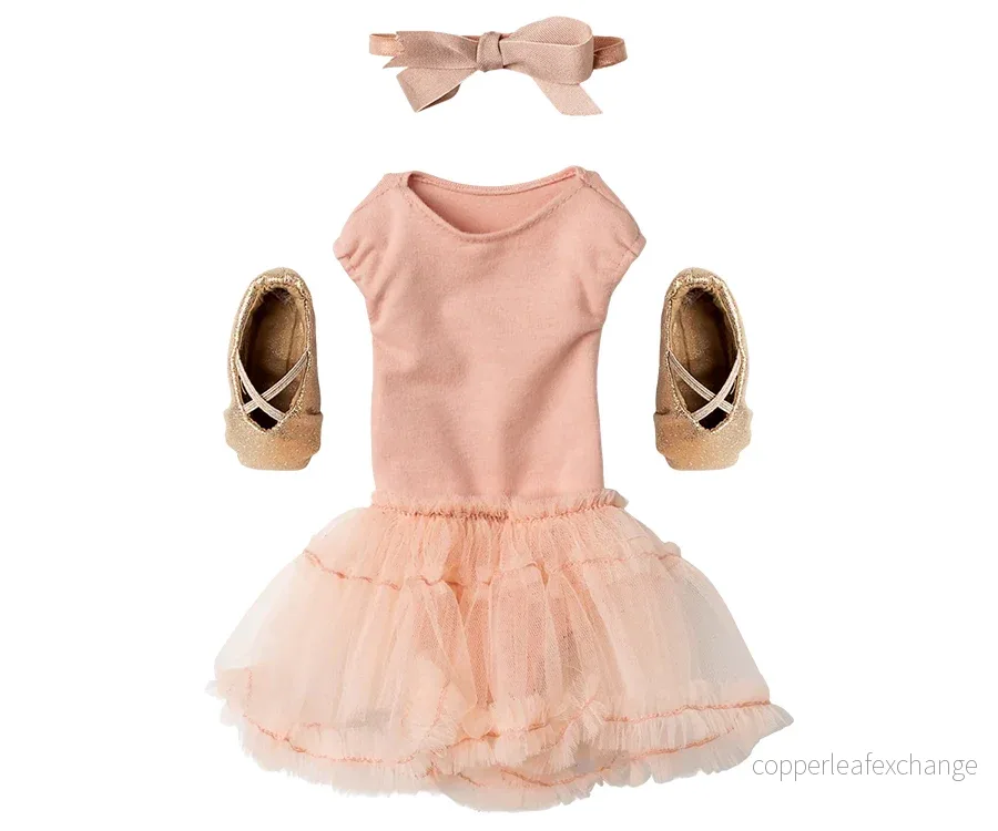 Maileg – Ballerina kläder rosa och ballerinaskor, storlek 3 till kanin, ballerinaklänning rosa i tyll, hårband, skor och klänning Maileg – Ballerina kläder rosa och ballerinaskor, storlek 3 till kanin, ballerinaklänning rosa i tyll, hårband, skor och klänning