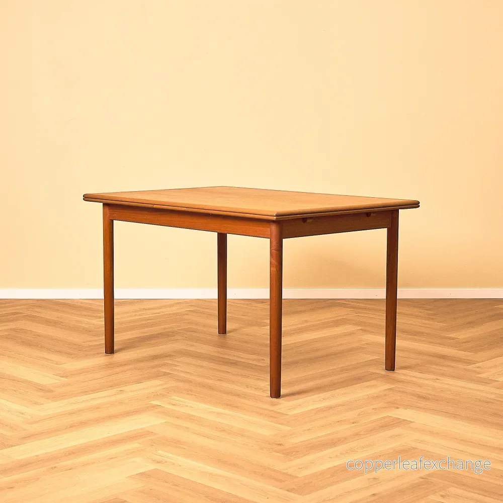 Danish dining table in teak Danish dining table in teak