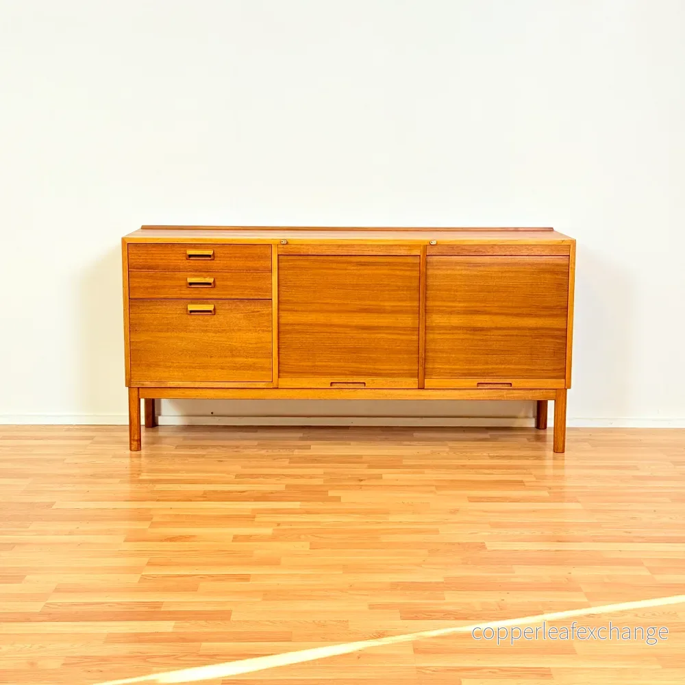 Svensk skänk i teak och ek Svensk skänk i teak och ek