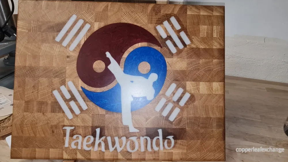 Ändträ skärbräda i ek med Epoxy inlay Ändträ skärbräda i ek med Epoxy inlay