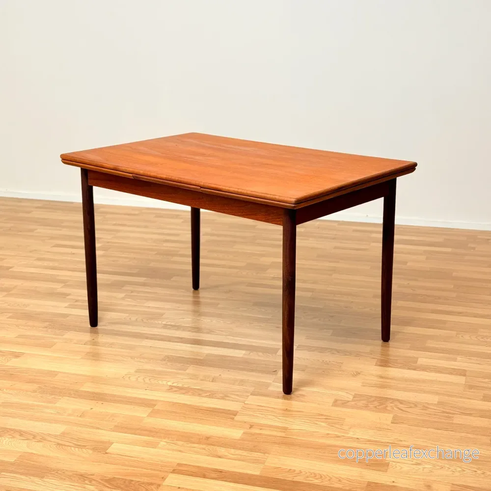 Danskt rektangulärt matbord i teak Danskt rektangulärt matbord i teak