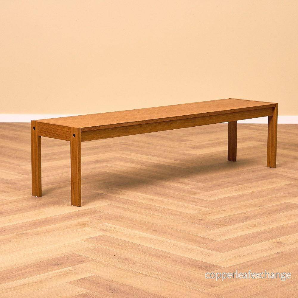 Svenskt sidobord / TV-bänk i teak