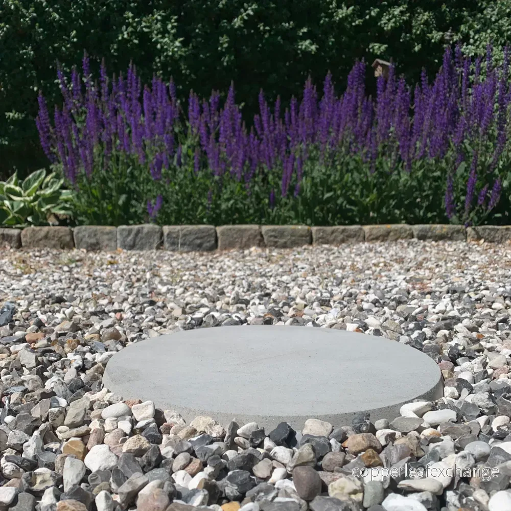 Trampsten i betong, diameter 30 cm. Trampsten i betong, diameter 30 cm.