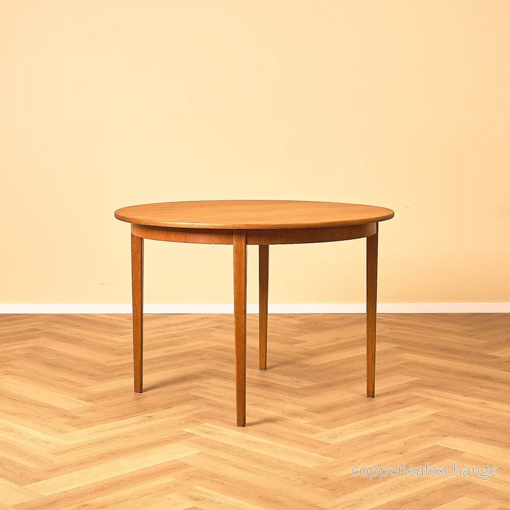 Svenskt runt matbord i teak Svenskt runt matbord i teak
