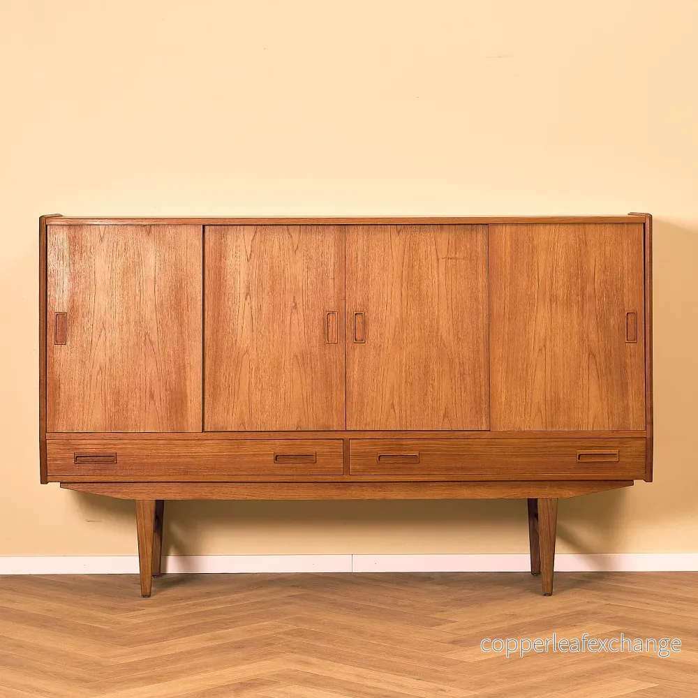 Dansk sideboard i teak av P. Westergaards möbelfabrik Dansk sideboard i teak av P. Westergaards möbelfabrik