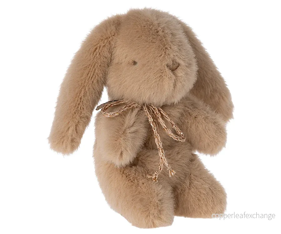 Maileg – Liten kanin plysch cream, gosedjur mini, bunny brun med rosett