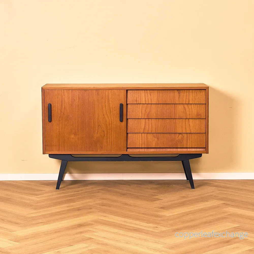Svensk skänk i teak, modell ’London’ från IKEA