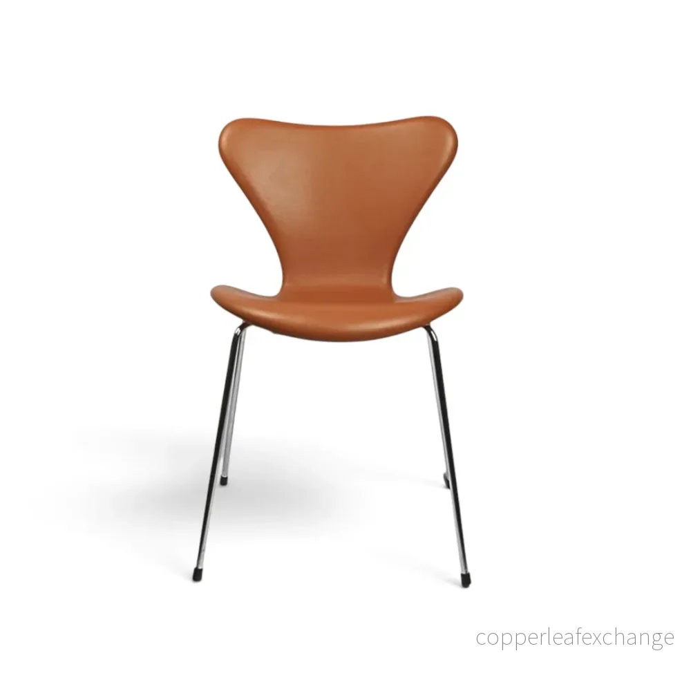 Arne Jacobsen, Syveren stol Soft / Walnut