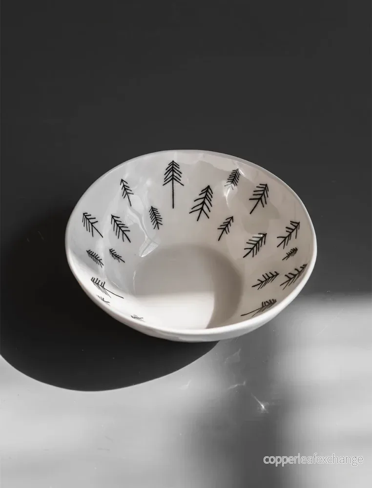 TALL BOWL, WHITE INKOMMER I MITTEN AV NOV