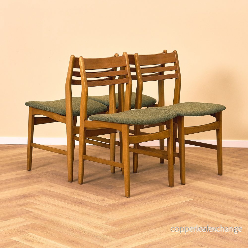 Danska matstolar i teak och bok från Boltinge Stolefabrik Danska matstolar i teak och bok från Boltinge Stolefabrik