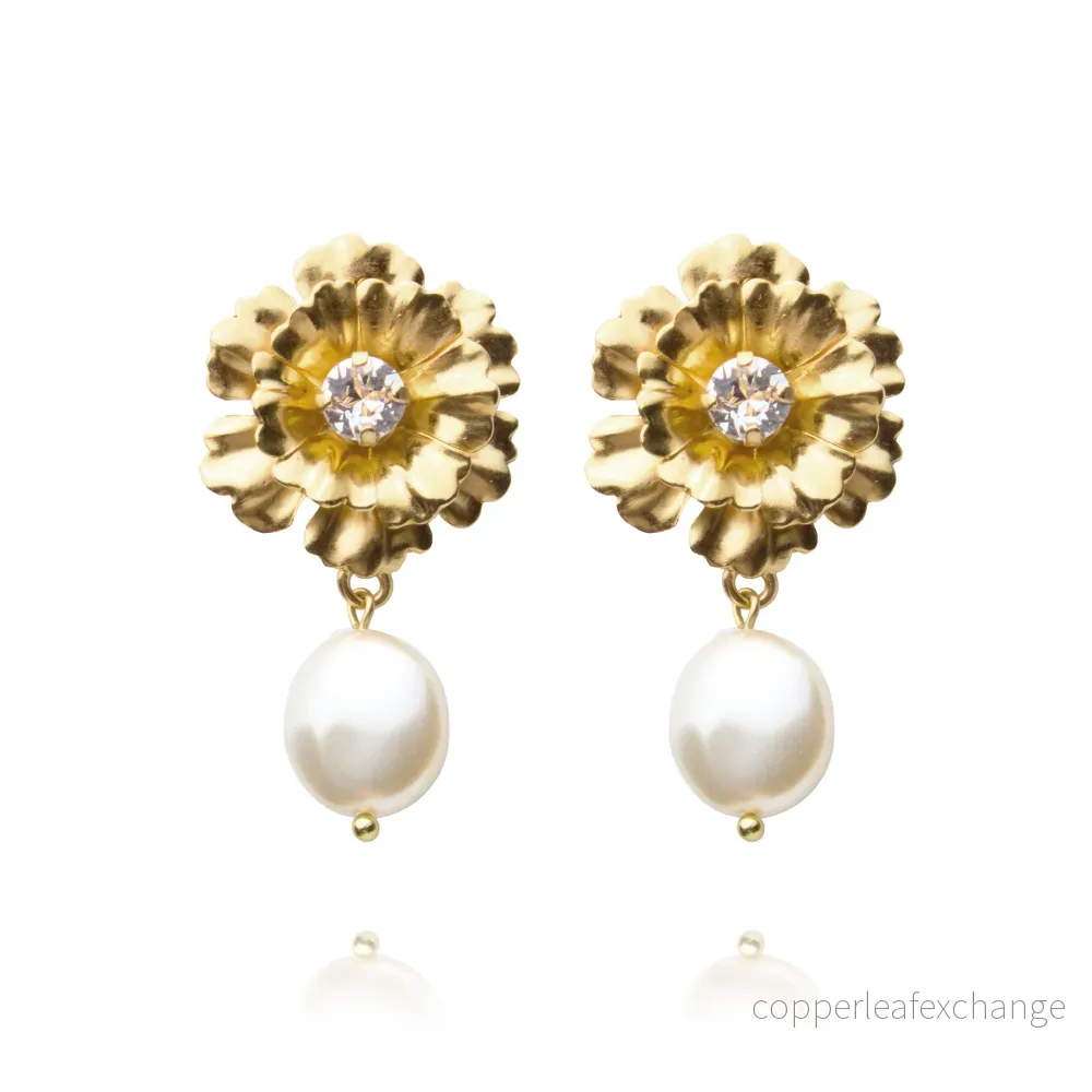 CAROLINE SVEDBOM BLOSSOM PEARL EARRINGS / CRYSTAL