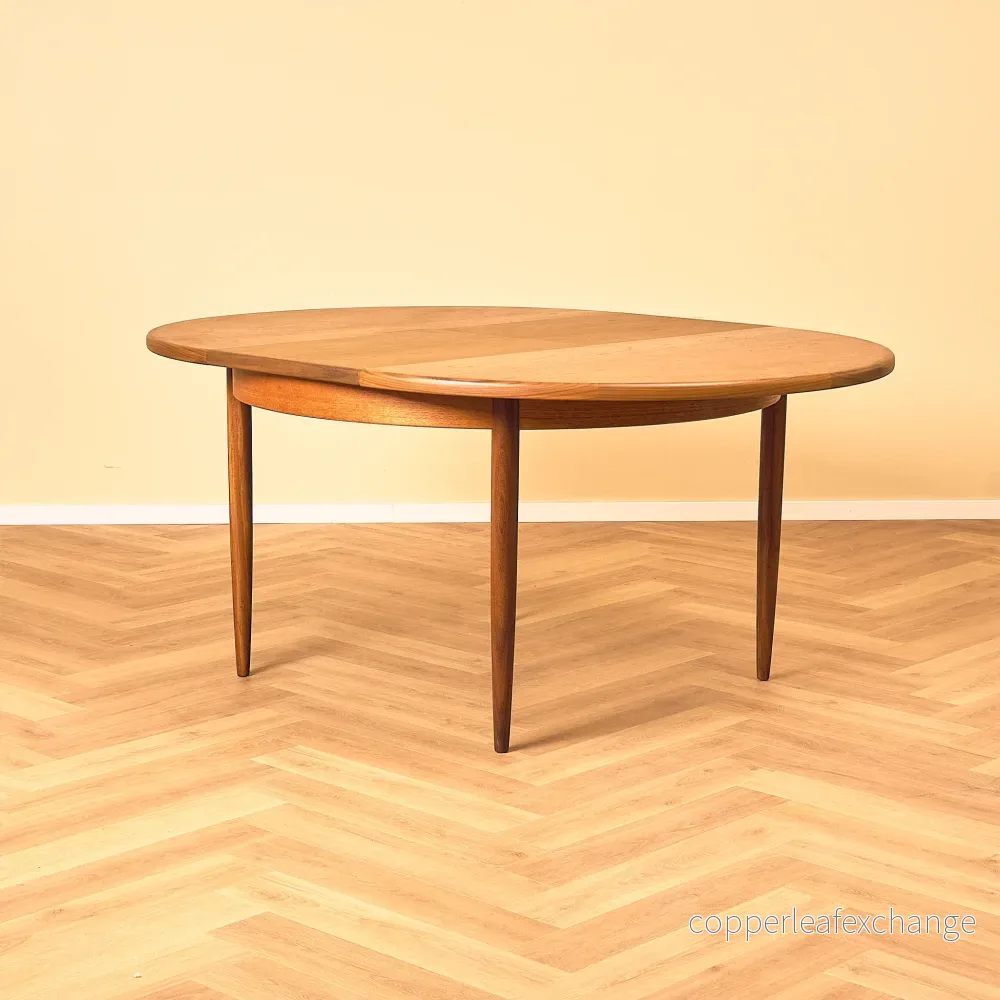 Brittiskt runt matbord i teak och valnöt samt teak från G-Plan - Bild 2