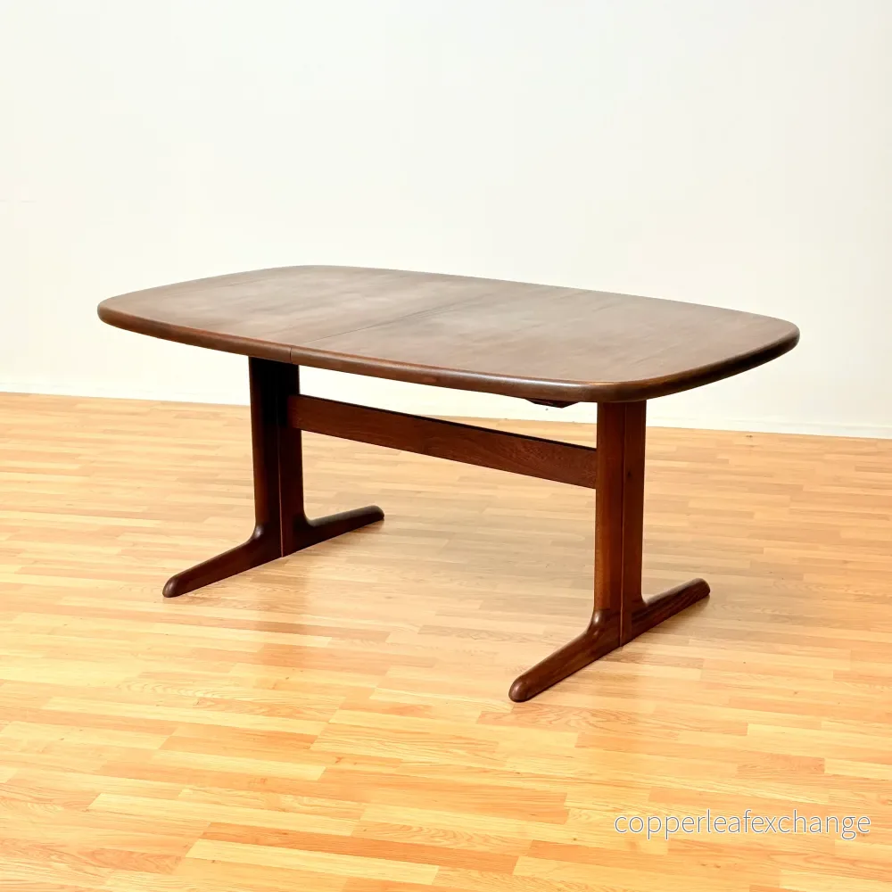 Dansk oval matbord i mahogny från Skovby Møbelfabrik Dansk oval matbord i mahogny från Skovby Møbelfabrik