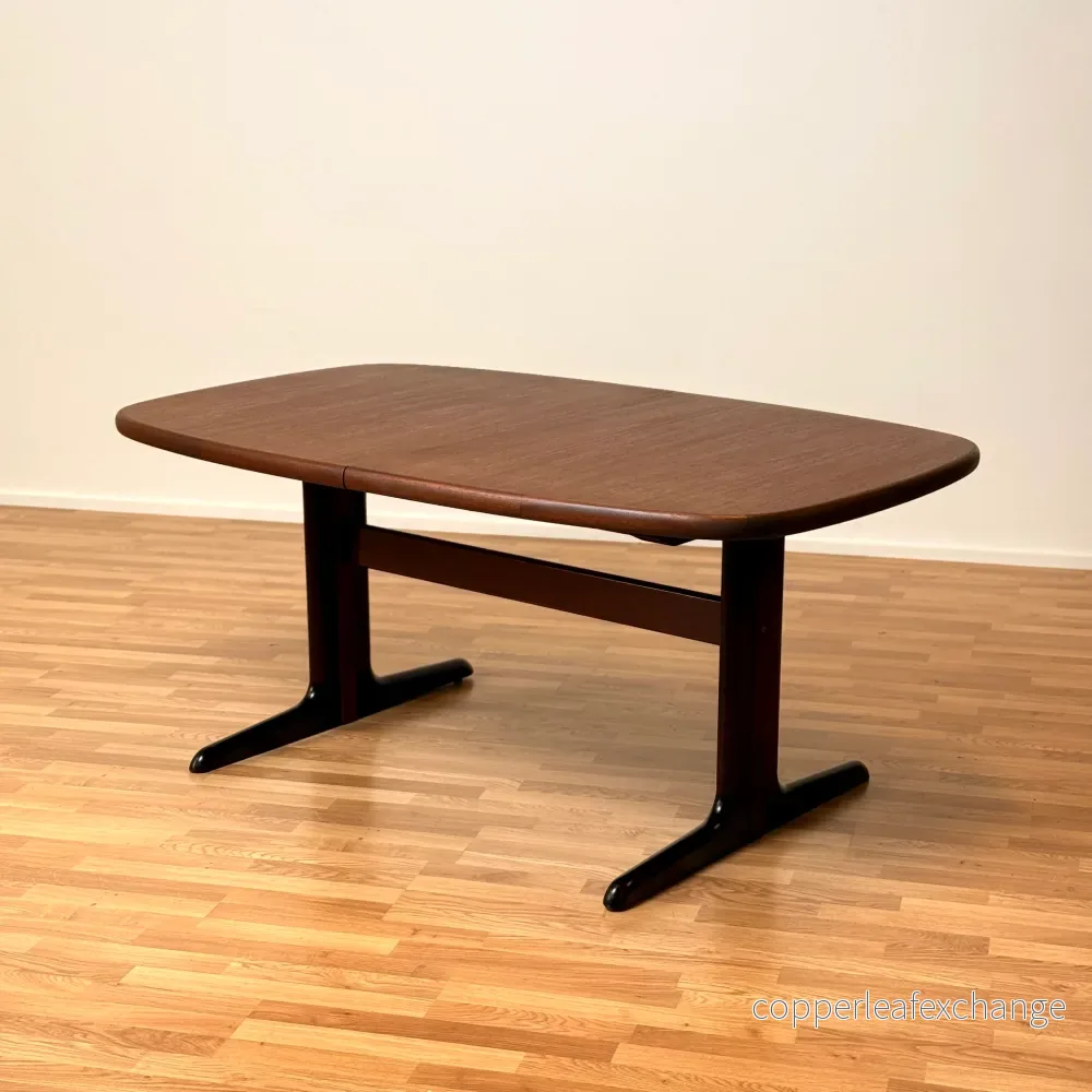 Oval matbord i mahogny av Skovby, ca 1970-talet, Danmark