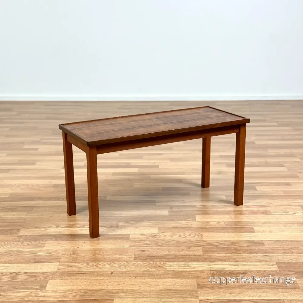 Svenskt sidobord / hallbänk i teak