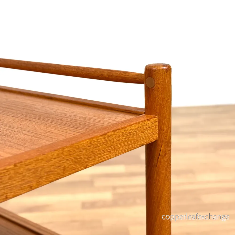 Svenskt sidobord / vagn i teak - Bild 3