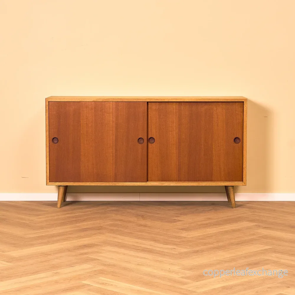 Svensk sideboard i teak och ek av Børge Mogensen för Karl Andersson & Söner