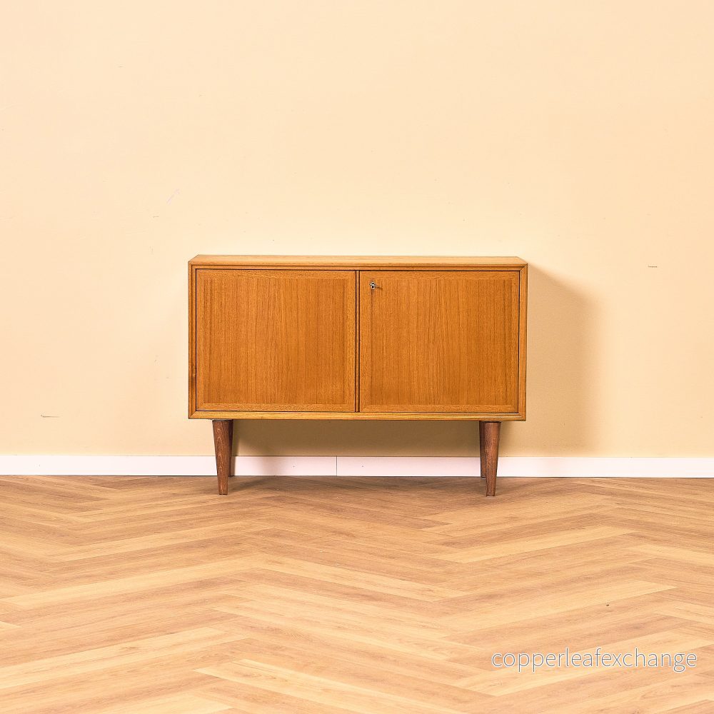 Svensk sideboard/skåp i teak