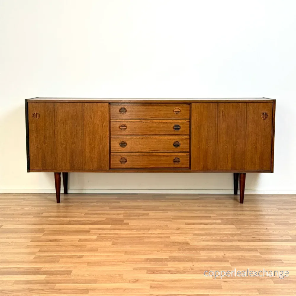 Danskt skåp i Santos Rosewood