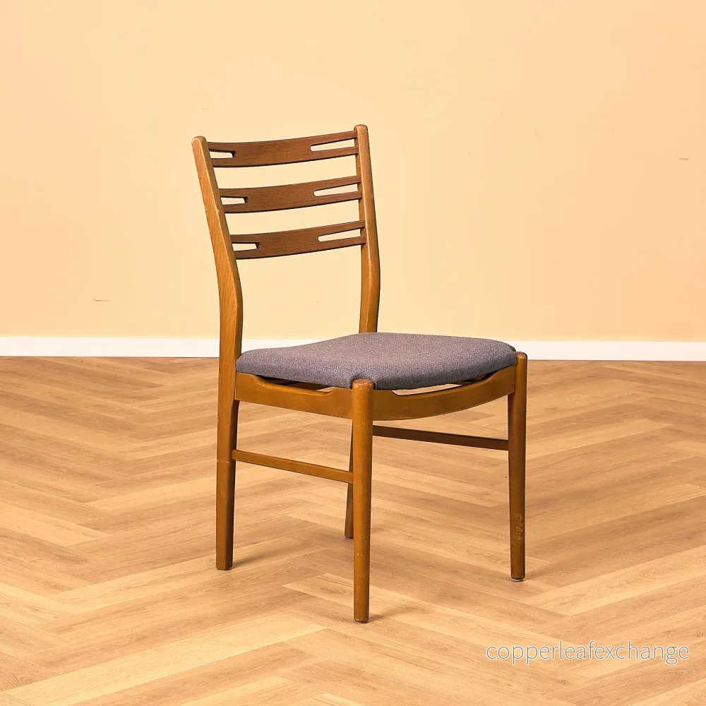 Danskt set med 4 matstolar "modell 219" i teak & bok från Farstrup - Bild 2