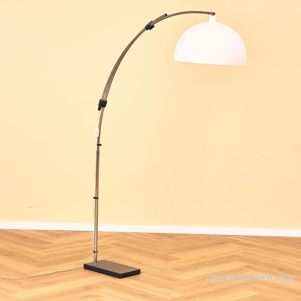 Dansk golvlampa i krom från TS Belysning ApS Dansk golvlampa i krom från TS Belysning ApS