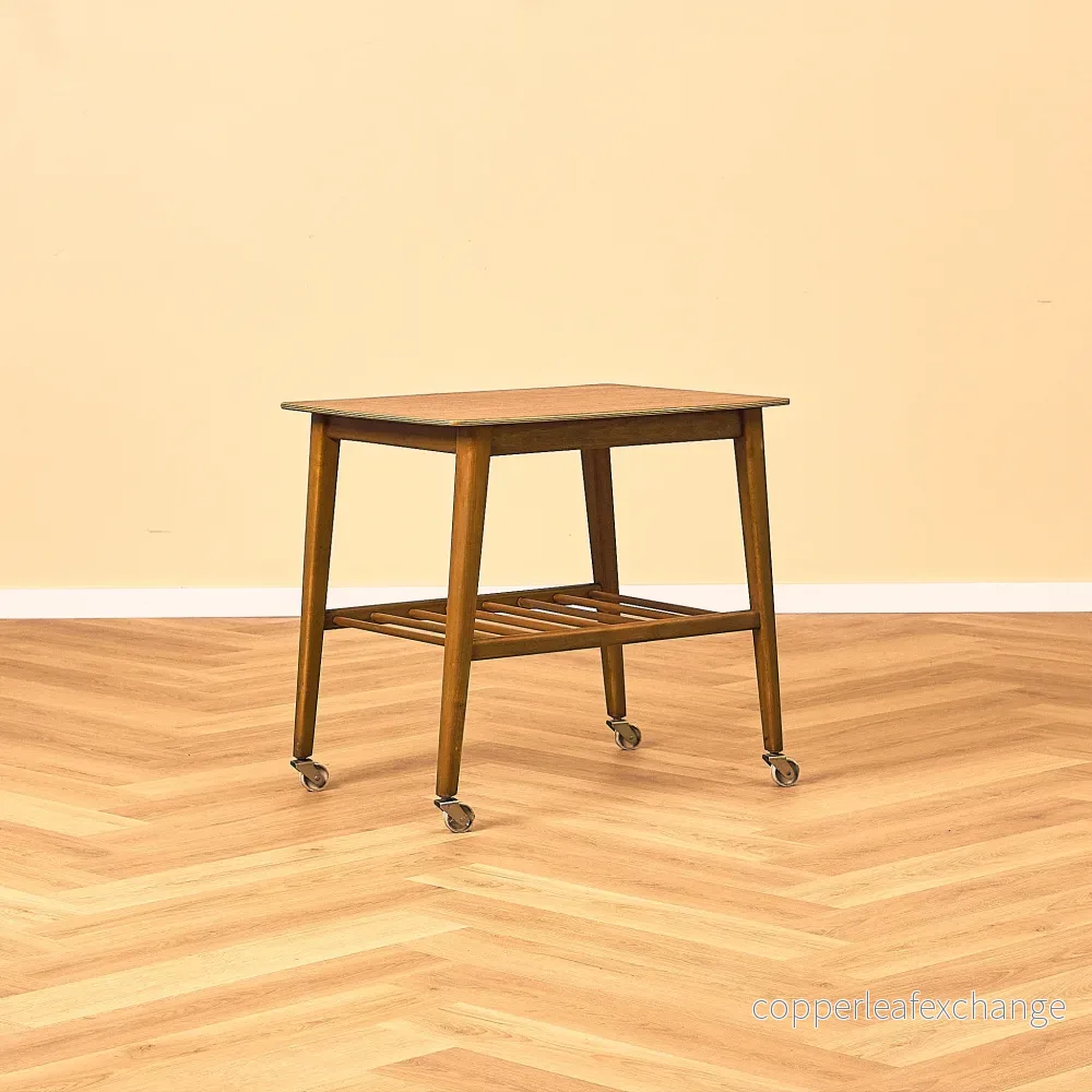 Svenskt sidobord i teak och bok Svenskt sidobord i teak och bok