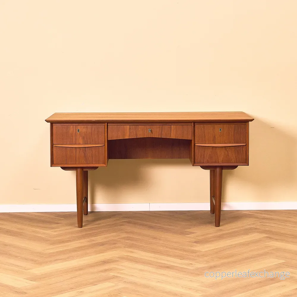 Danskt skrivbord i teak