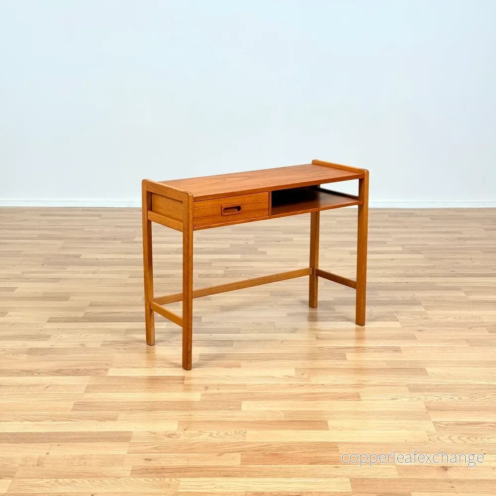 Svenskt teak- och ekbord av Fröseke, AB Nybrofabriken.