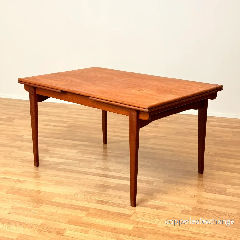 Danskt rektangulärt matbord i teak Danskt rektangulärt matbord i teak
