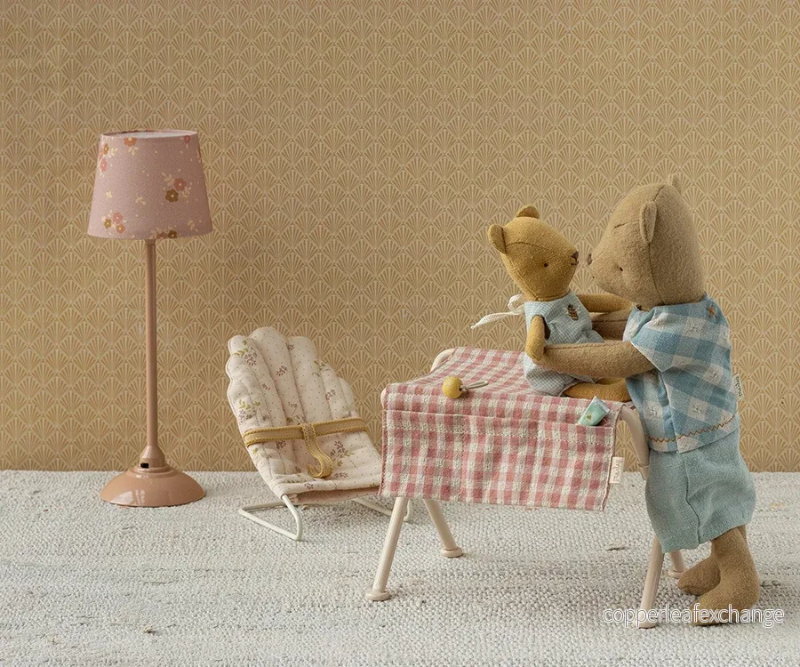 Maileg – Babysitter micro med blommigt mönster till kaniner - Bild 2