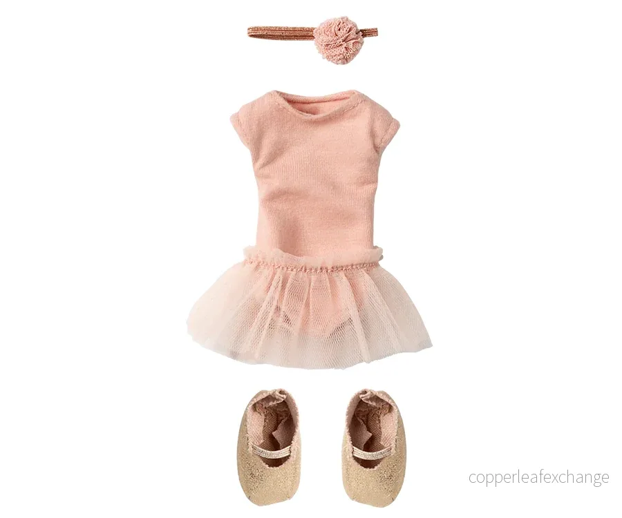 Maileg – Ballerina kläder rosa och ballerinaskor i storlek 2 till kanin, ballerinaklänning rosa i tyll, hårband, skor och klänning Maileg – Ballerina kläder rosa och ballerinaskor i storlek 2 till kanin, ballerinaklänning rosa i tyll, hårband, skor och klänning