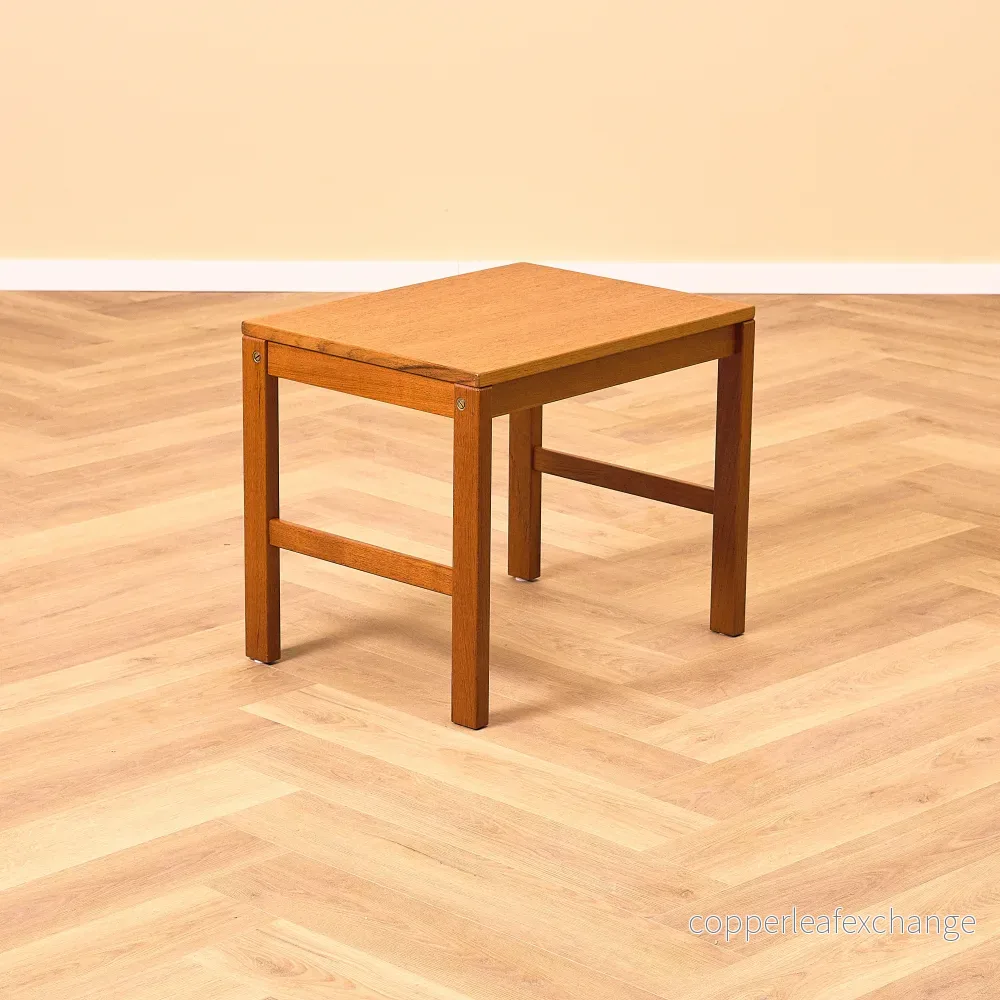 Sidobord i teak från mitten av 1900-talet