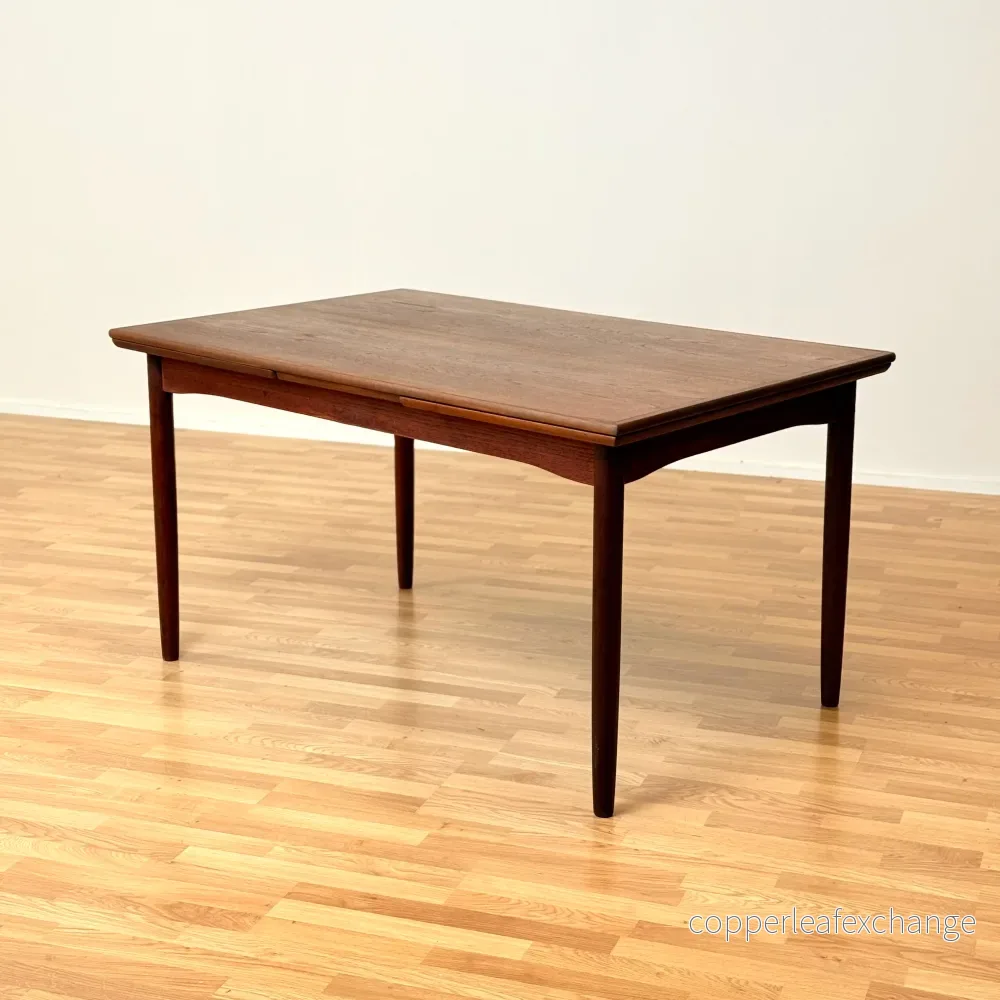 Danskt rektangulärt matbord i teak Danskt rektangulärt matbord i teak