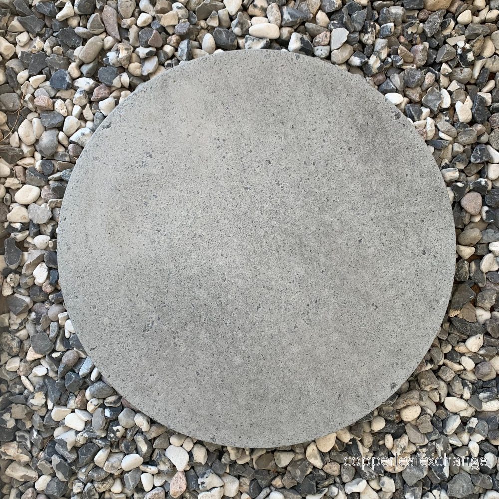 Trampsten i betong, diameter 30 cm. - Bild 2