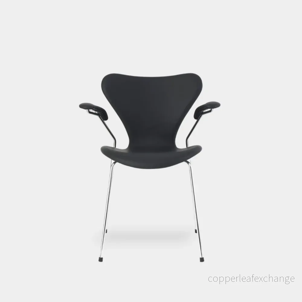 Polstring af Arne Jacobsen 7’er stol/ med armlæn