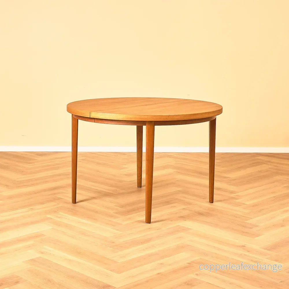 Svenskt runt matbord i teak Svenskt runt matbord i teak