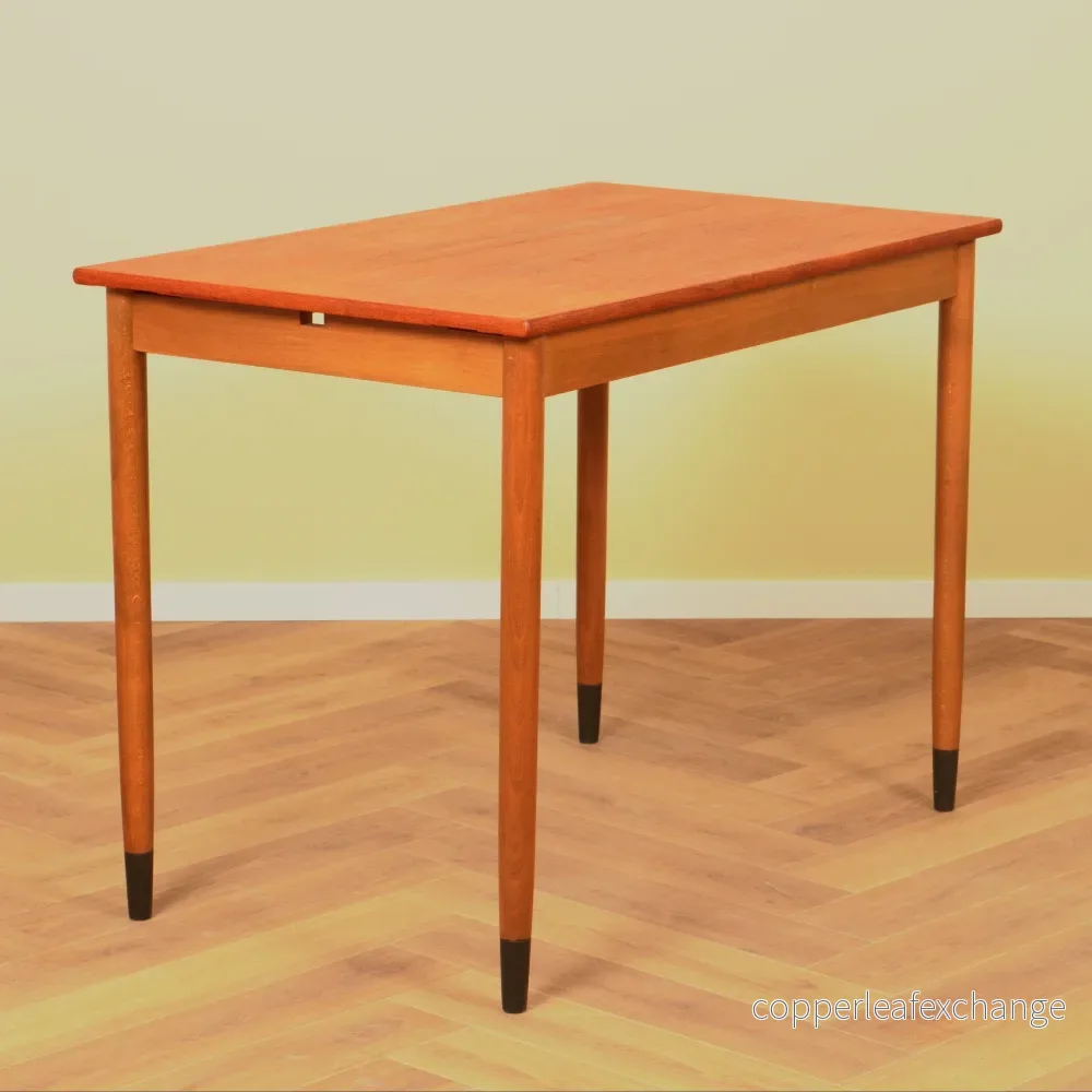 Svenskt litet matbord i teak och bok