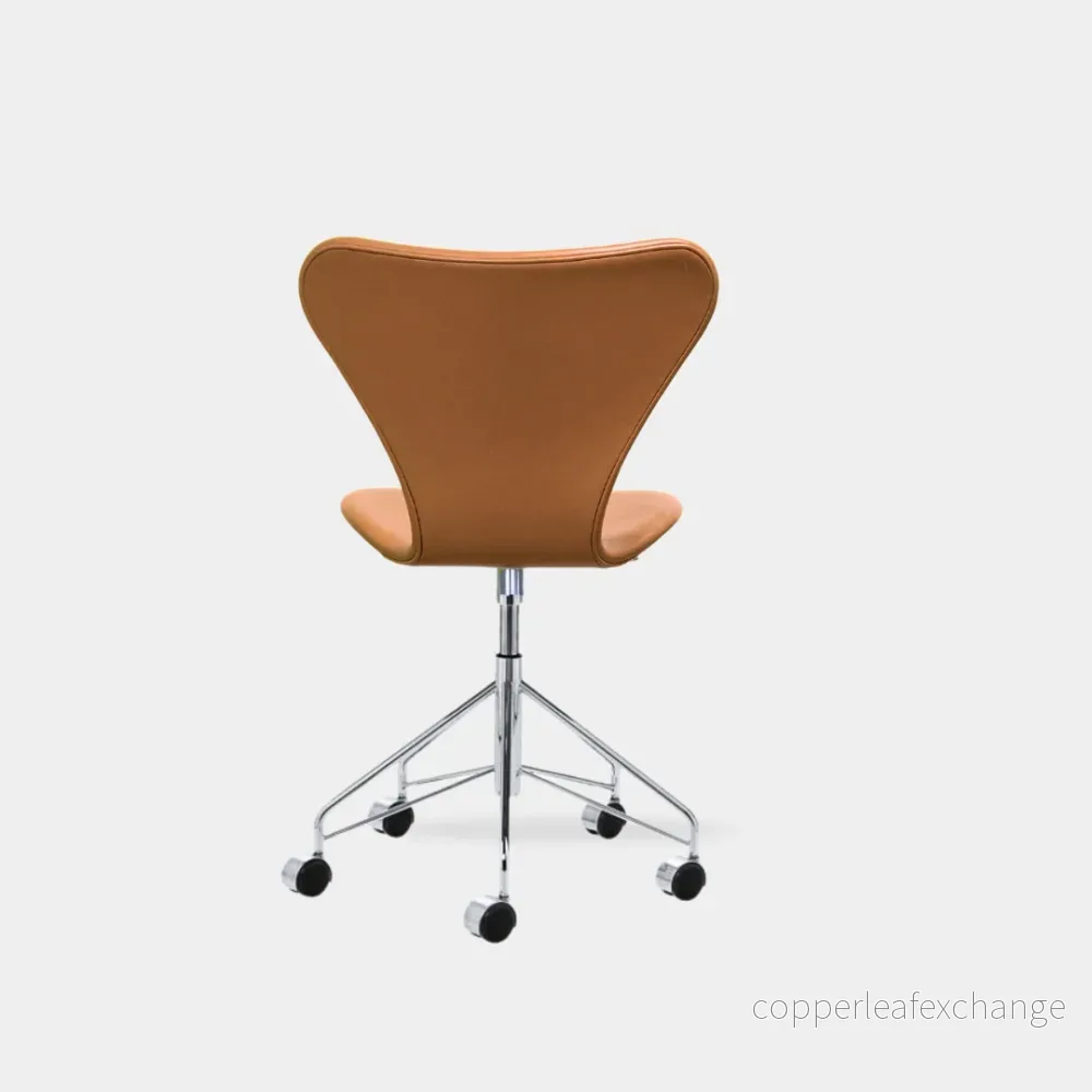 Arne Jacobsen Kontor 7’er stole – I cognac (Soft Læder) - Bild 3