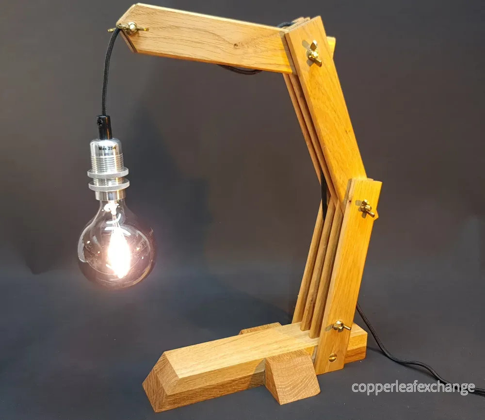 Bordslampa / Vägglampa lilla kranen ek