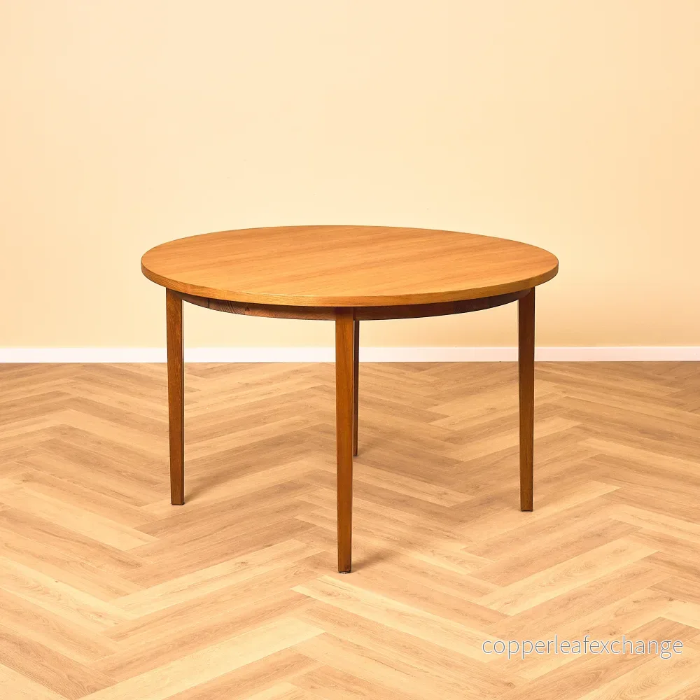 Svenskt runt matbord i teak Svenskt runt matbord i teak