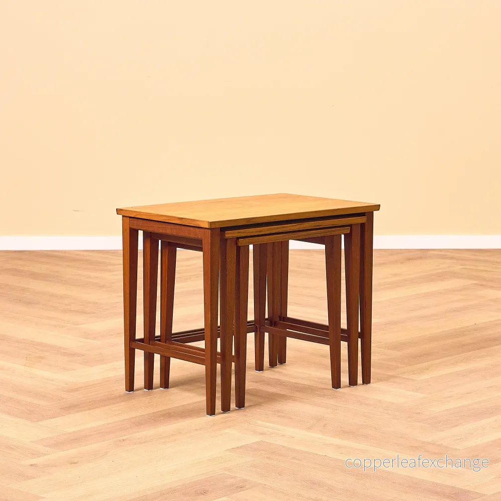 Danskt sats med nästlade bord i teak - Bild 3