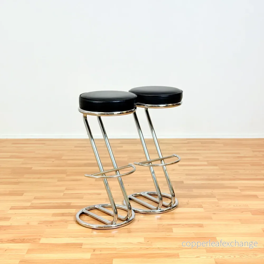Italienska par barstolar, modell ”Z” Italienska par barstolar, modell ”Z”