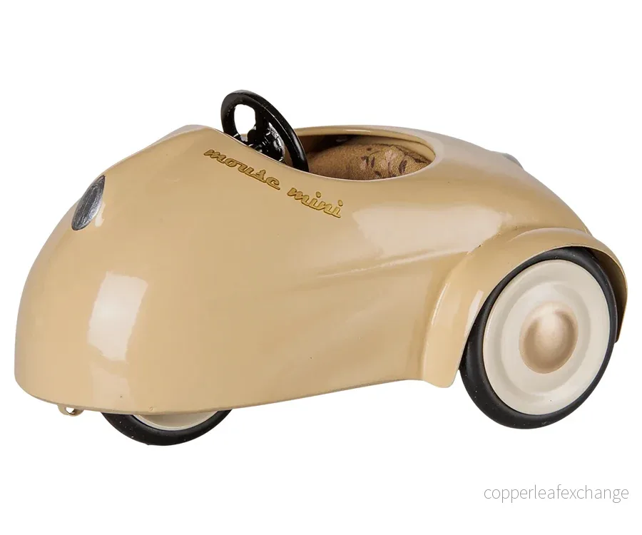 Maileg – Bil i färg ljusbeige för möss, mouse mini car med blommig sits för mus