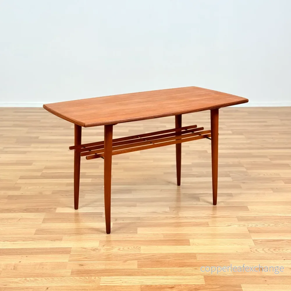 Svenskt soffbord i teak och bok Svenskt soffbord i teak och bok