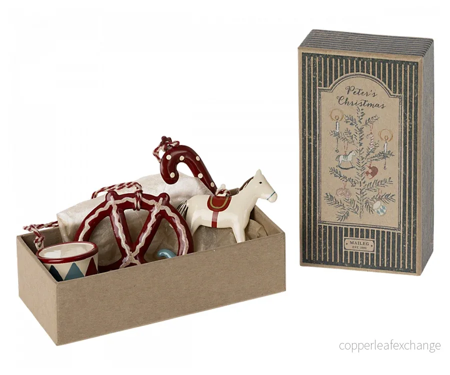 Maileg – Julpynt, Metal ornament set – Peter's Christmas i dekorativ låda - Bild 2