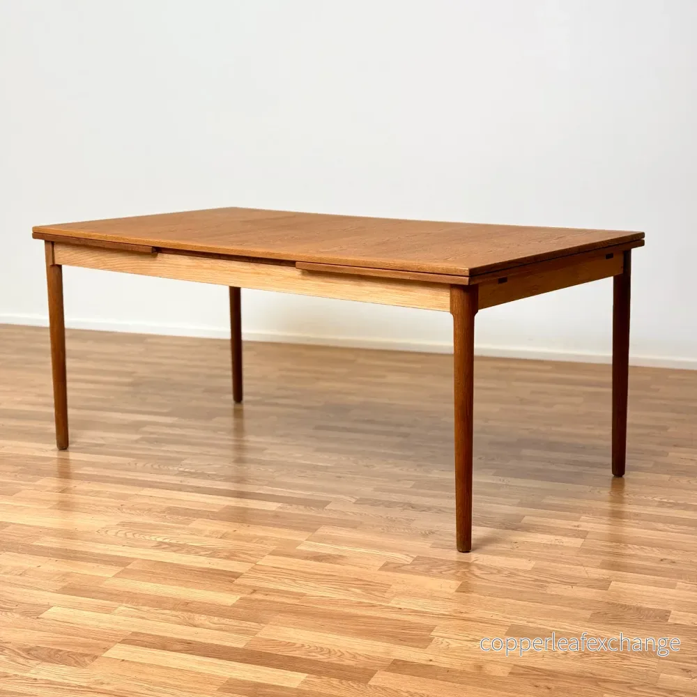 Stort matbord i ek, 1950-60-tal, Danmark