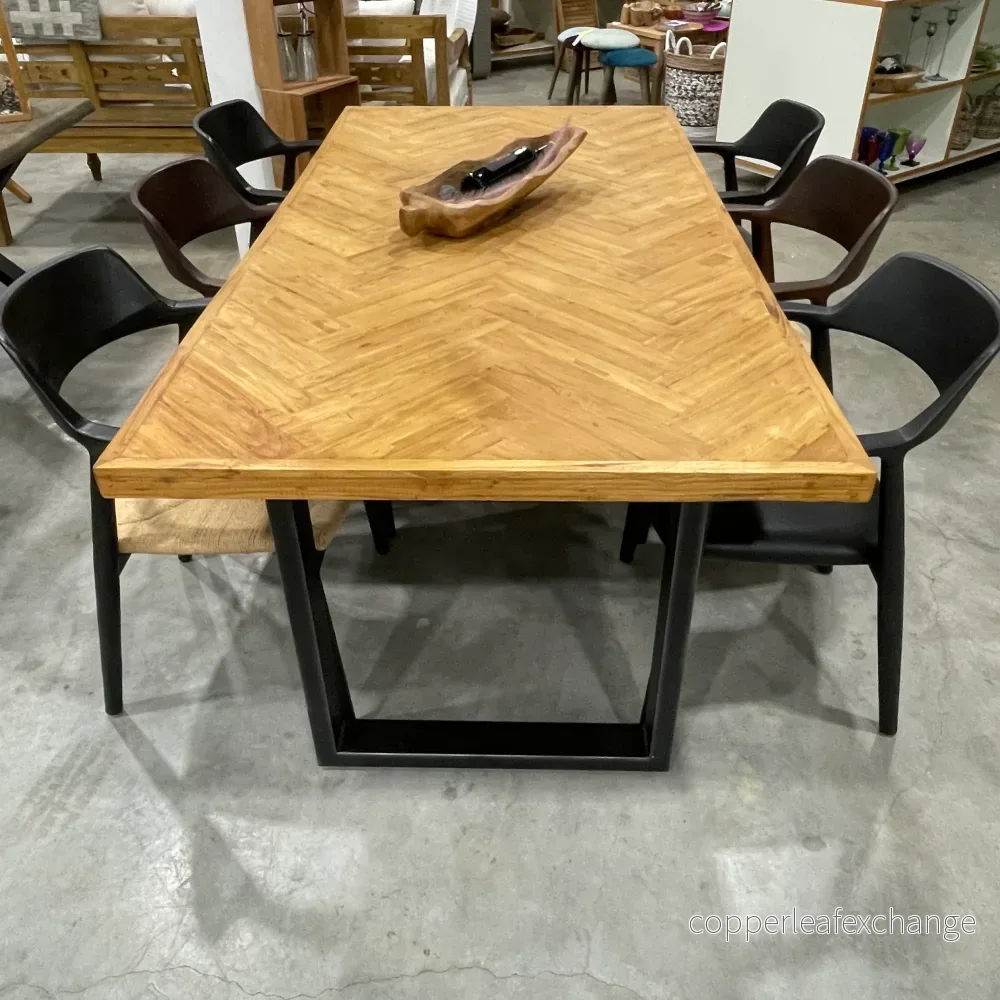 Zigzag Matbord Fiskbensmönster Teak 200×100 cm | Återvunnet Trä Svarta Ben