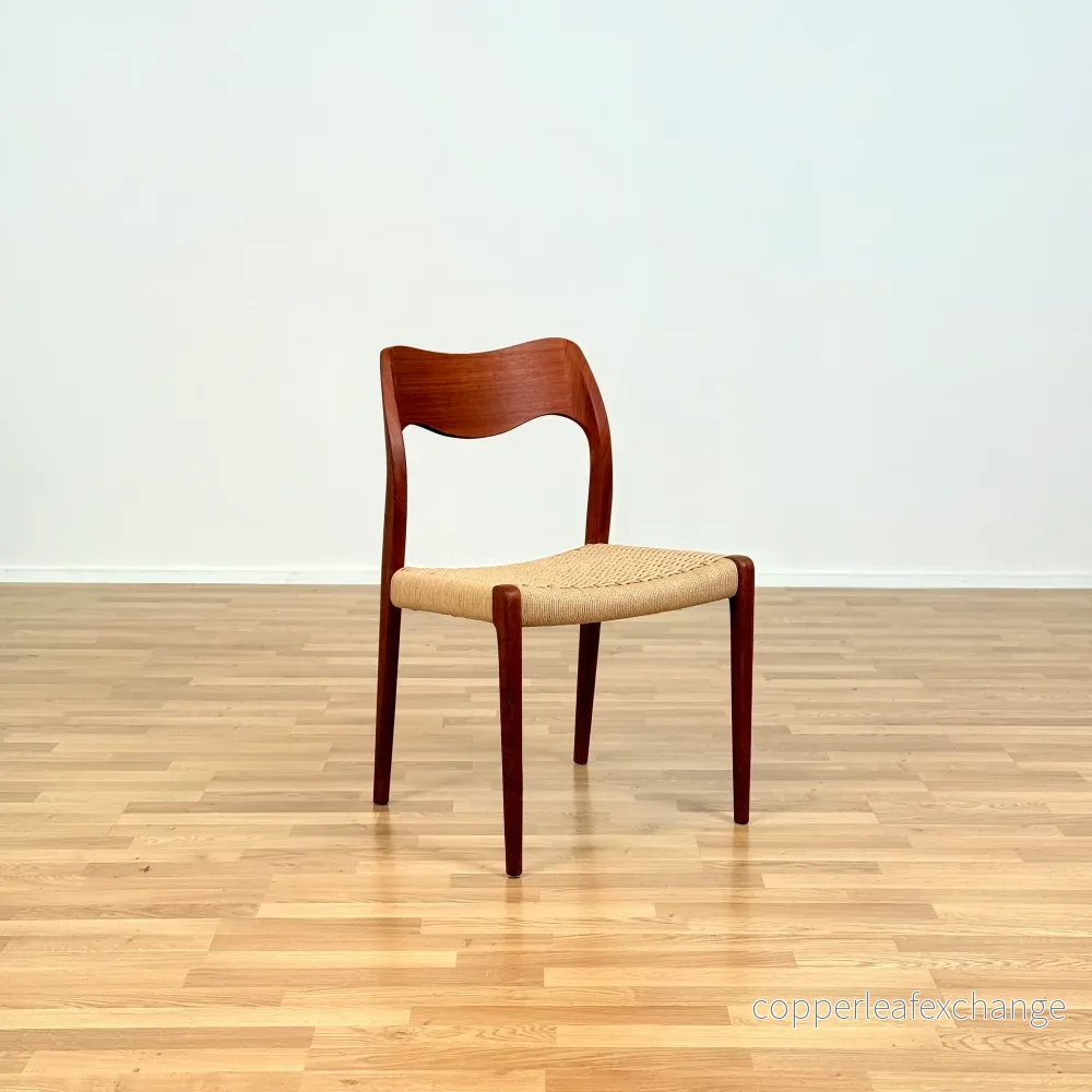 Reserverad dansk set med 4 matstolar 'modell 71' av Niels O. Moller - Bild 2