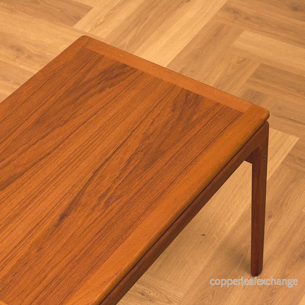 Danskt sidobord i teak av Niels Bach - Bild 2